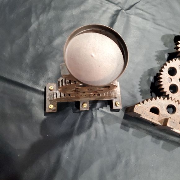 Salvage inspired bronze-effect candlestick. Suitable for pillar candles - Picture 5 of 6